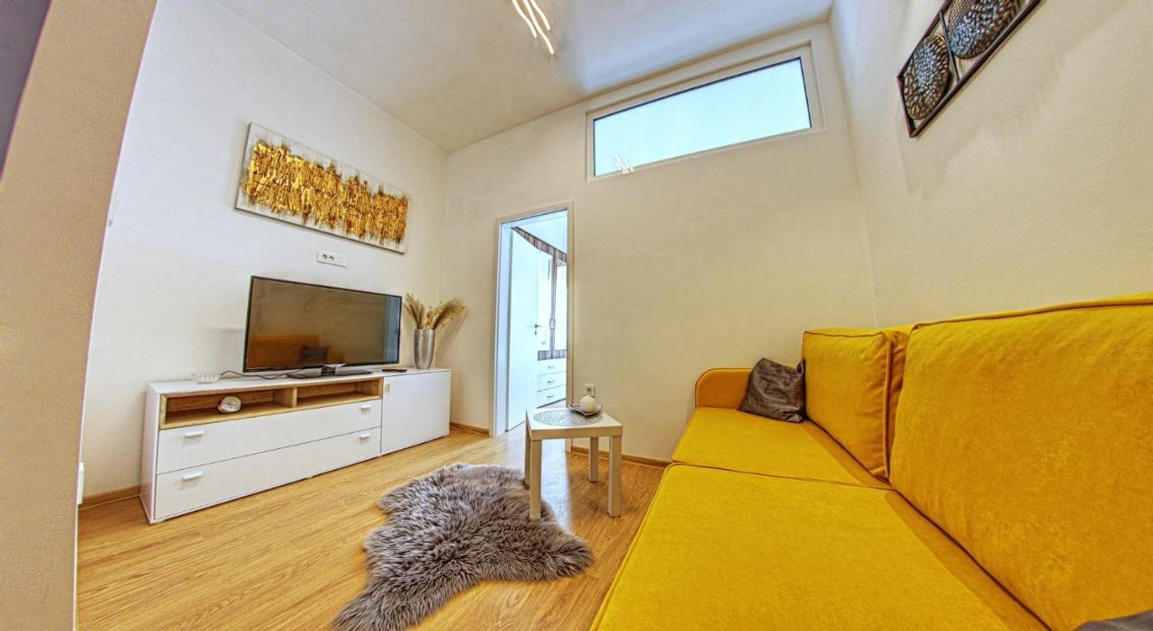 Caligula City Center Apartment 普拉 外观 照片